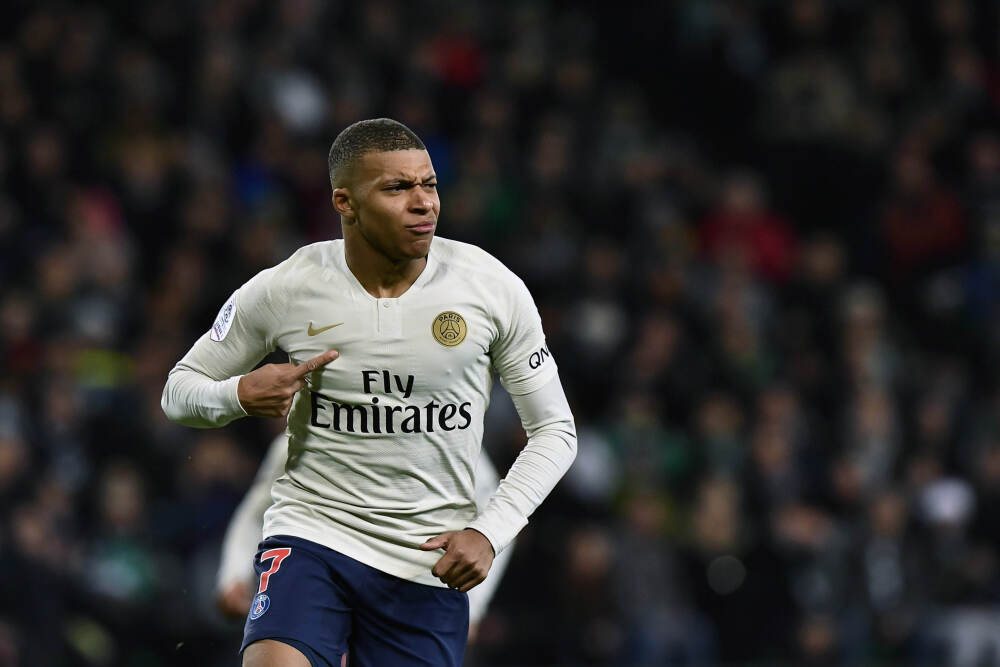 港股公告掘金 | 比亚迪股份前11个月新能源汽车销量约418.2万辆 同比增长11.3%